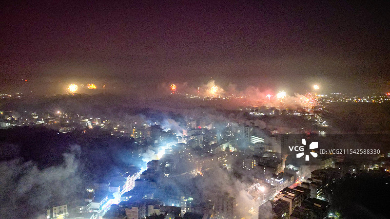 广西省博白县菱角镇跨年烟花航拍图片素材