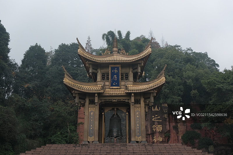 四川著名旅游圣地，佛教圣地，峨眉山第一山亭图片素材