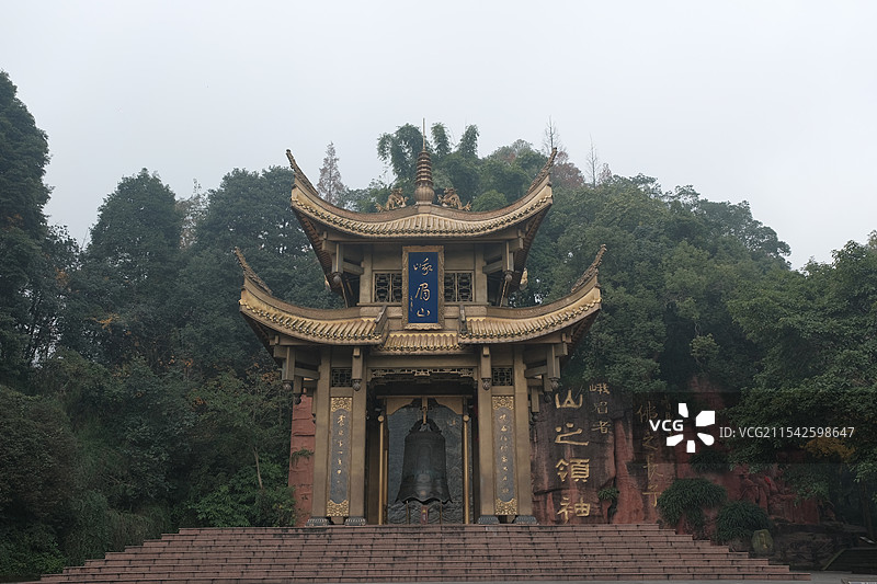 四川著名旅游圣地，佛教圣地，峨眉山第一山亭图片素材