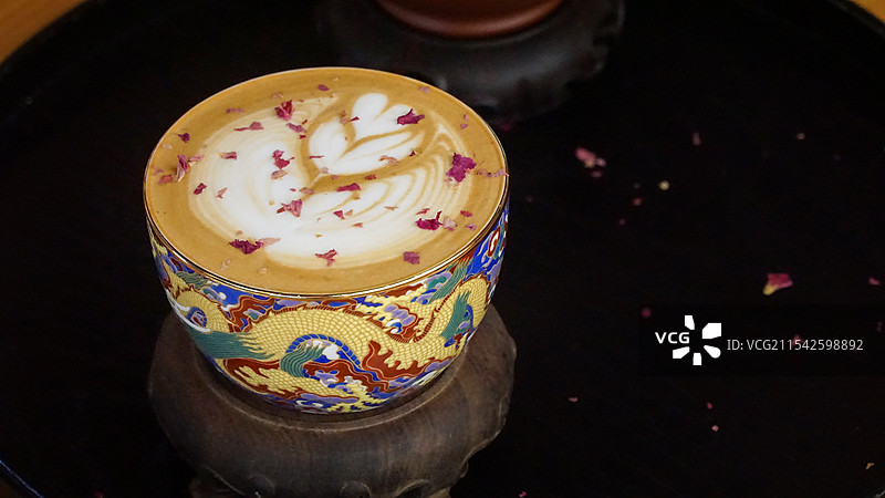 北京颐和园精美瓷器杯中的咖啡图片素材