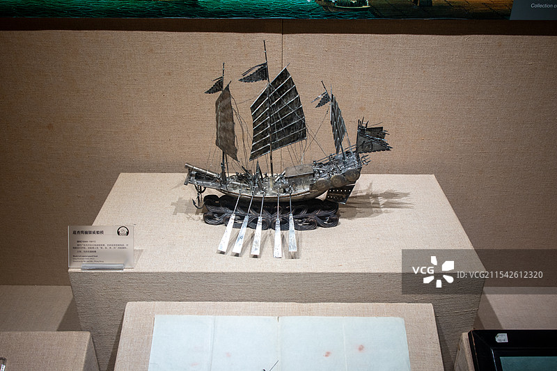 清代巡查缉捕银质船模图片素材