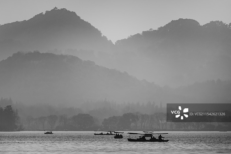 西湖——烟雨入江南图片素材
