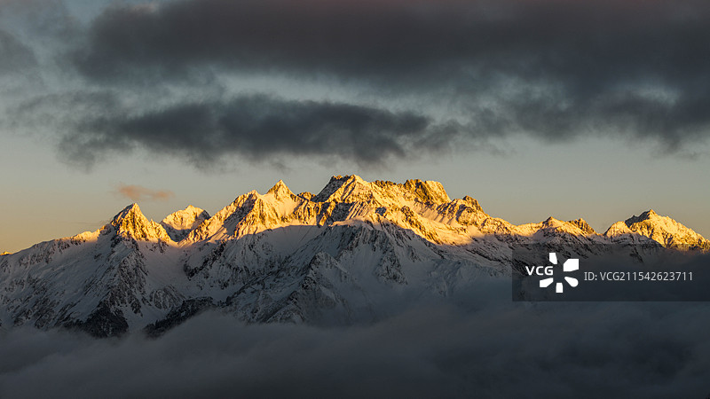 日照金山图片素材