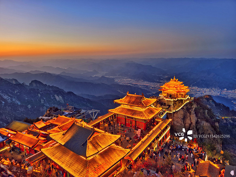 老君山亮灯时光图片素材