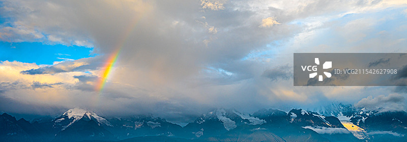 遇见梅里雪山彩虹图片素材