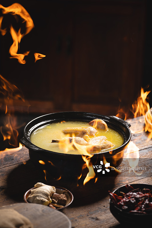 中式复古风格川味炖鸡图片素材