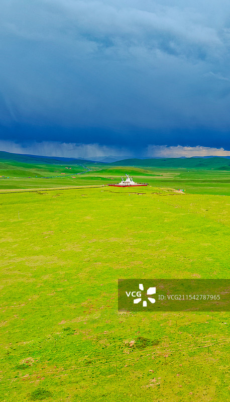 航拍甘南草原竖幅手机壁纸屏保自然风光图片素材