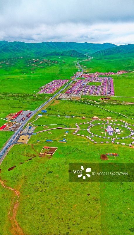 航拍甘南草原竖幅手机壁纸屏保自然风光图片素材