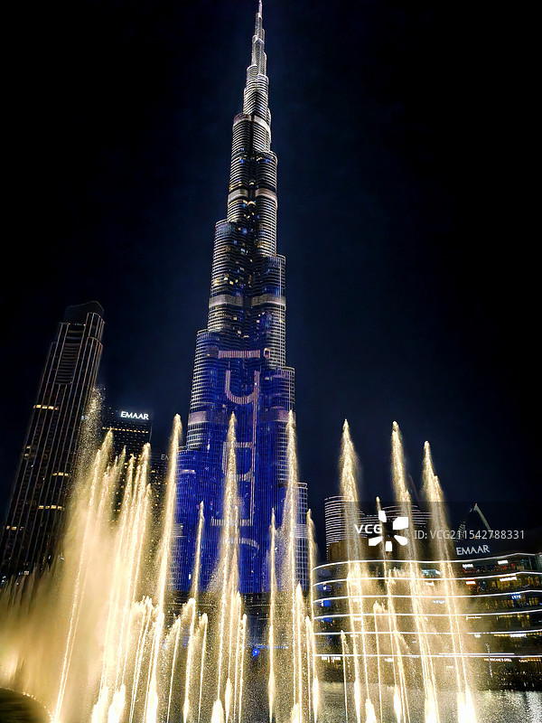 哈利法塔和喷泉图片素材