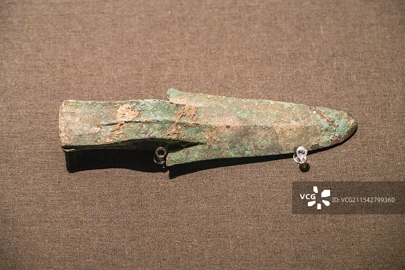 銎内戈（商）陕西历史博物馆藏 咸阳市武功县游凤镇滹沱村出土图片素材