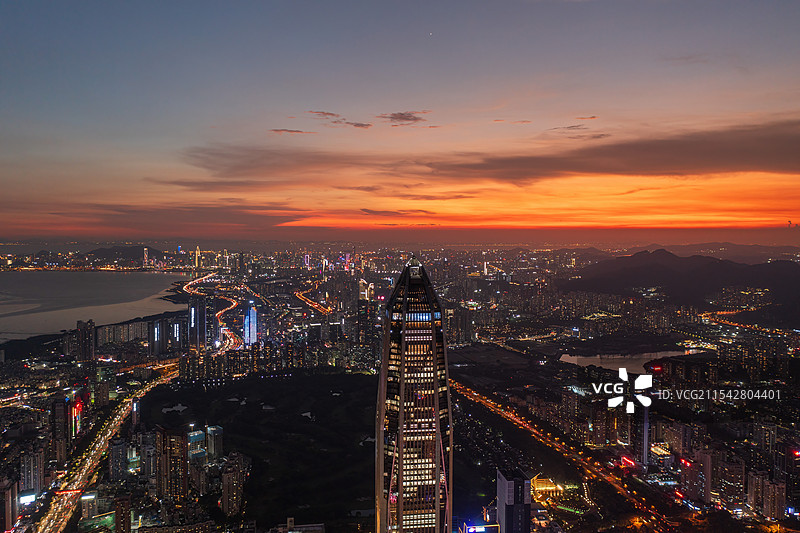 深圳福田CBD的灯光晚霞图片素材