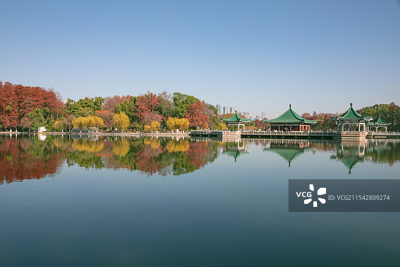 东湖多彩秋色图片素材
