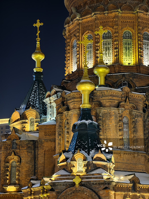 帐篷顶造型的教堂尖顶错落有致（圣索菲亚教堂一角）图片素材