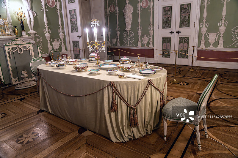 俄罗斯圣彼得堡叶卡捷琳娜宫奢华的餐厅----绿色餐厅图片素材