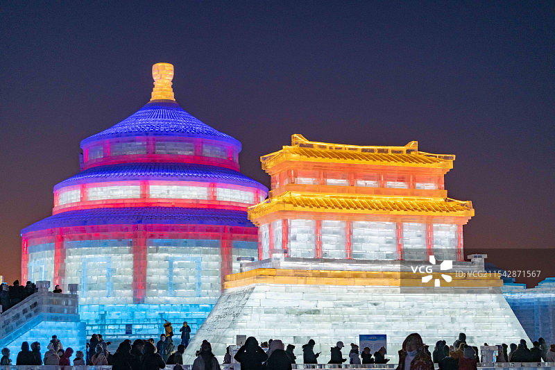 冰雪大世界冰灯夜景图片素材