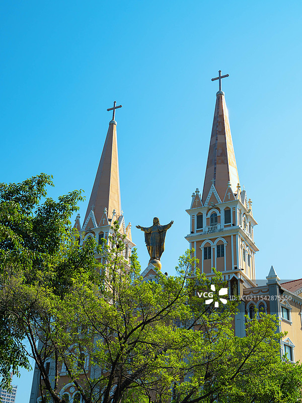 中国广东省深圳市宝安区，尖岗山，天主教深圳宝安耶稣君王堂，建筑之美！图片素材