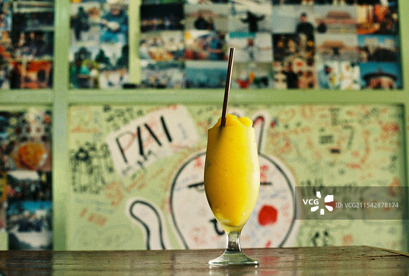 桌上饮料特写镜头图片素材