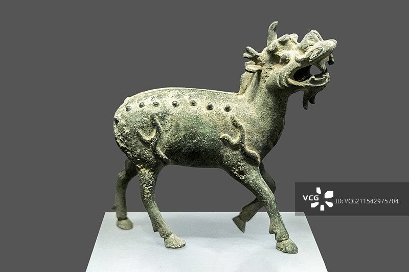 河北省邯郸市博物馆“邯郸历史文化陈列”展：铜麒麟（宋代，960—1279年，临漳县文物保管所藏）图片素材