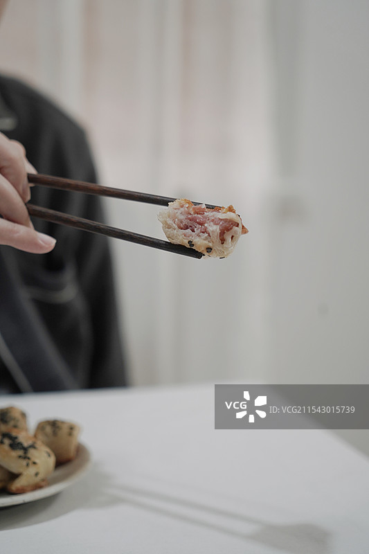 手抓饼卷早餐图片素材