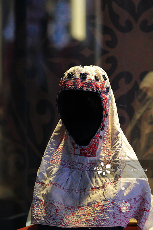 基米谢克-已婚妇女的头饰图片素材