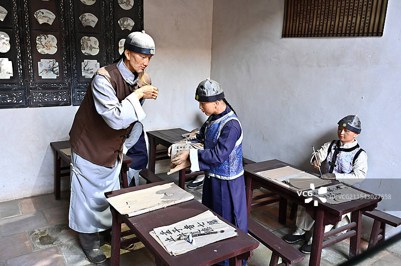 深圳客家民俗博物馆文物古代私塾课堂蜡像图片素材