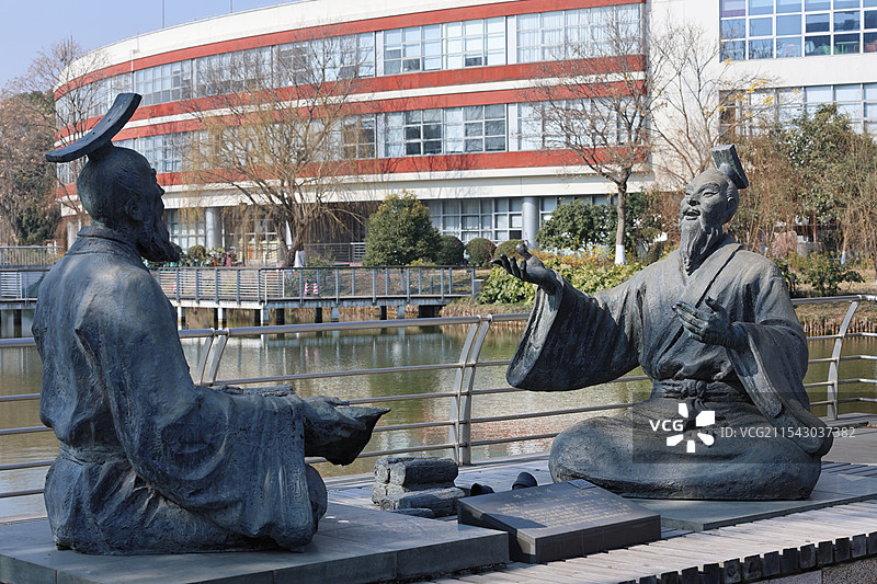 上海中医药大学-岐黄论道雕塑与国际交流学院图片素材