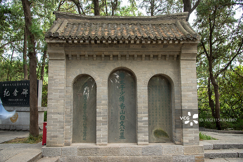 龙门石窟，是世界上造像最多、规模最大的石刻艺术宝库图片素材