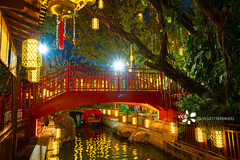 中国广东省深圳市南山区，锦绣中华民俗村，大唐盛世繁华夜景，古镇夜景之美！图片素材