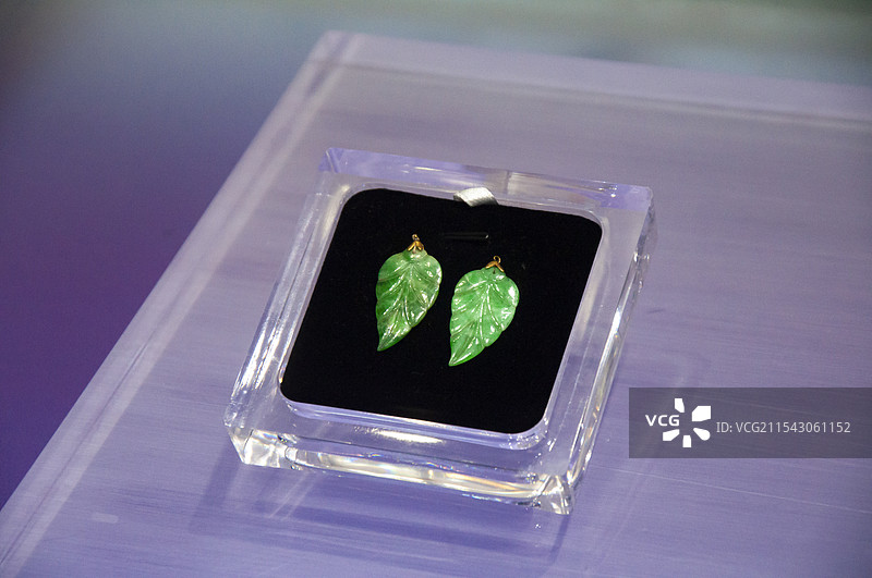 博物馆展览的民国时期翡翠耳坠图片素材