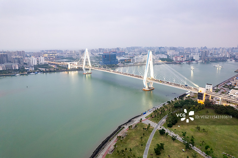 航拍世纪大桥，中国海南省海口市秀英区图片素材
