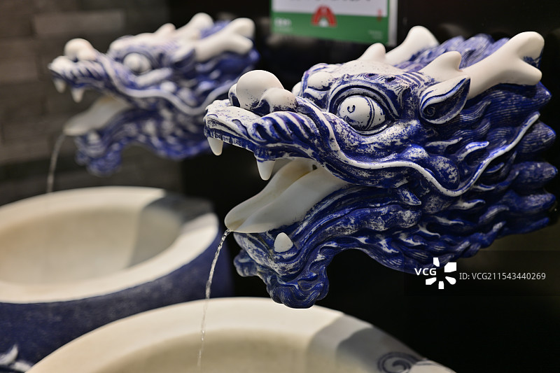 陶瓷龙头流水图片素材