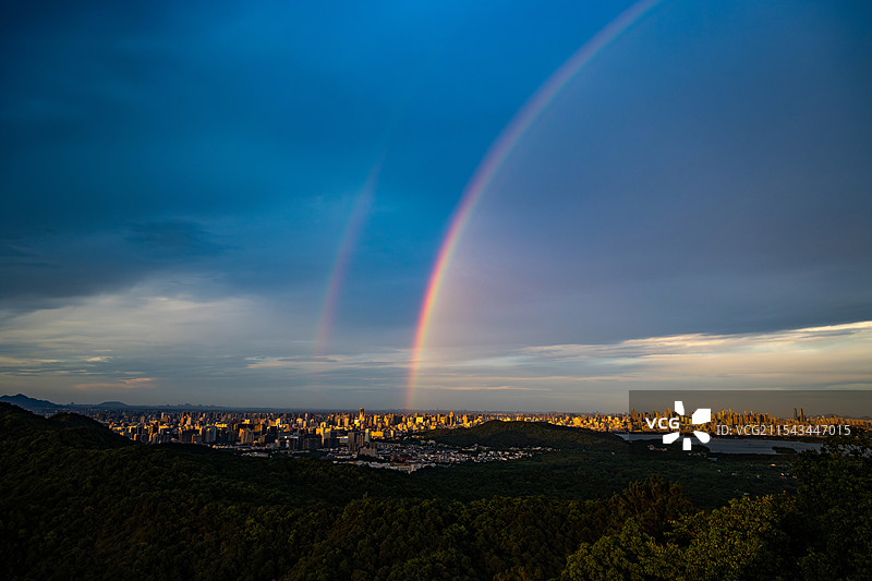 杭州马家坞观景台的彩虹图片素材