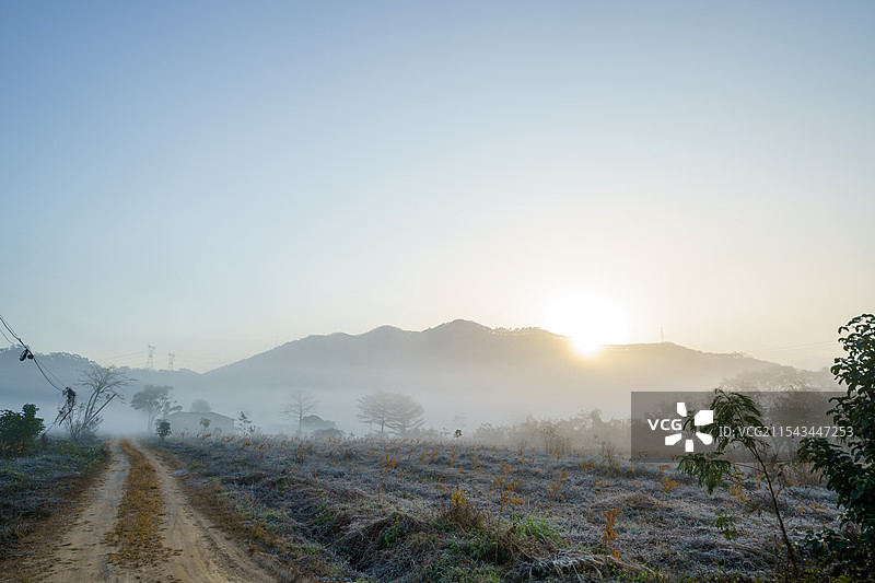 山间晨雾图片素材