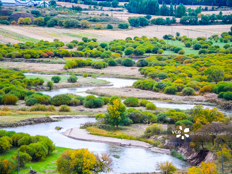 秋天内蒙古赤峰乌兰布统沿线的风景图片素材