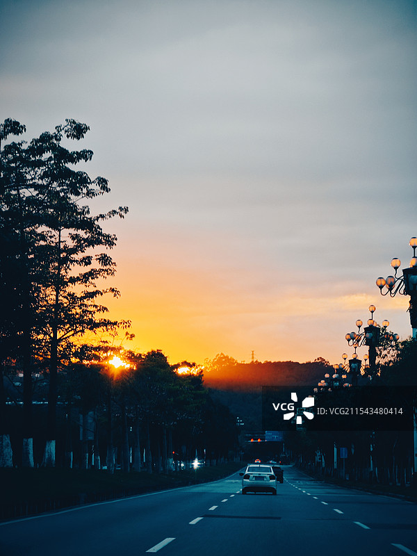 日落时分到公路图片素材