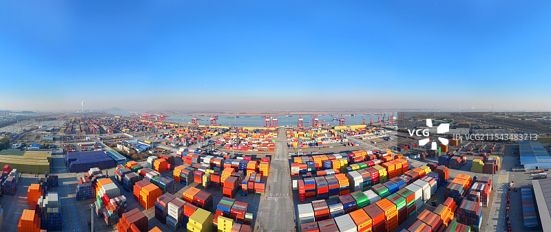 江苏省港口集团南京港龙潭港区集装箱码头图片素材
