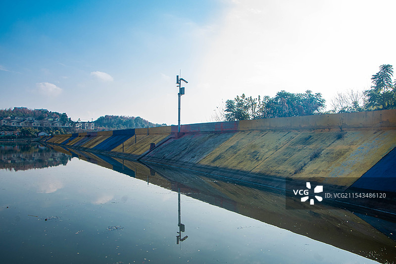 四川绵阳涪城区可粗去红旗水库冬季照片图片素材
