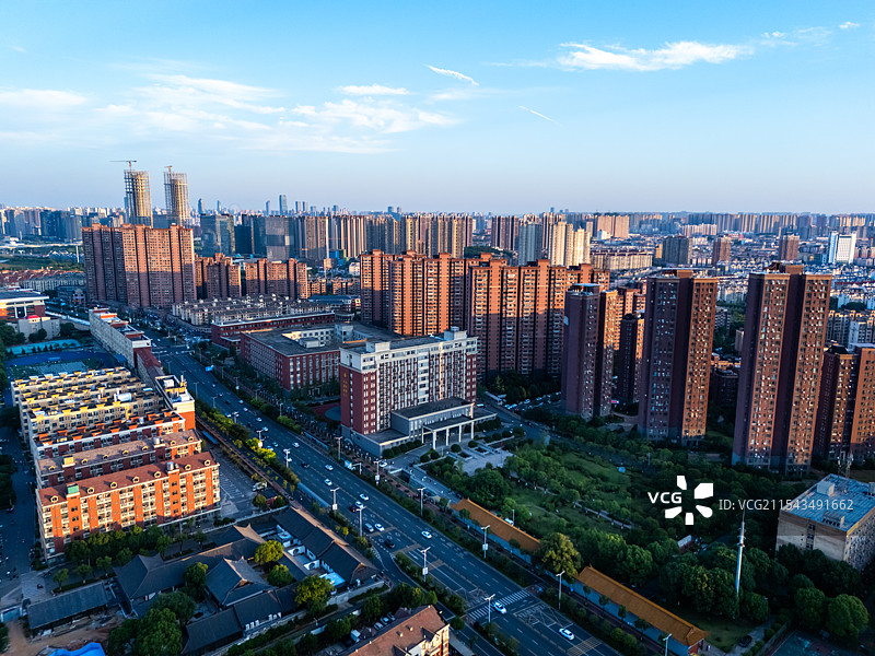 南昌市新建区 黄家湖东路日落城市风光城市 航拍图片素材