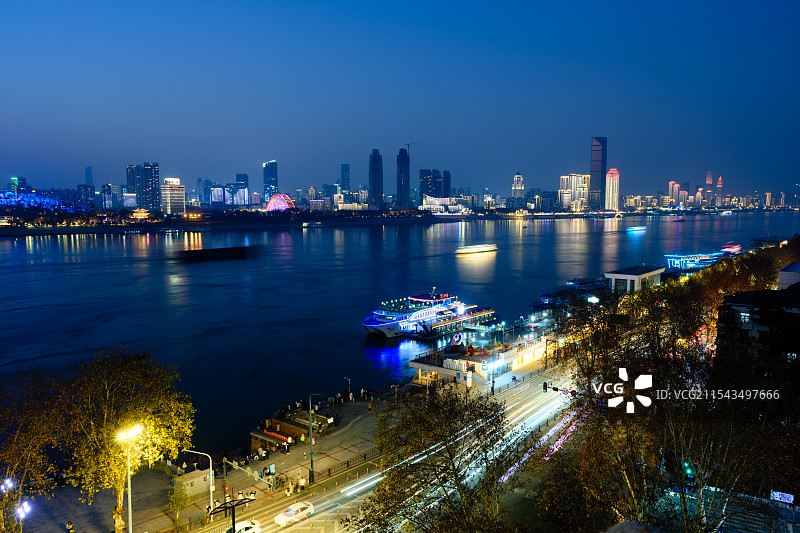 中国湖北省武汉CBD长江夜景城市天际线图片素材