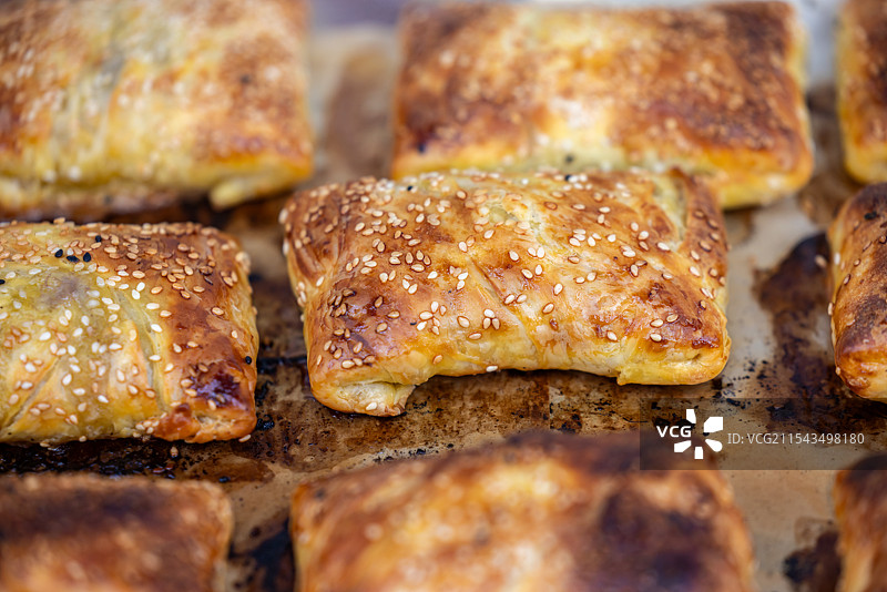 新疆特色小吃美食烤包子图片素材