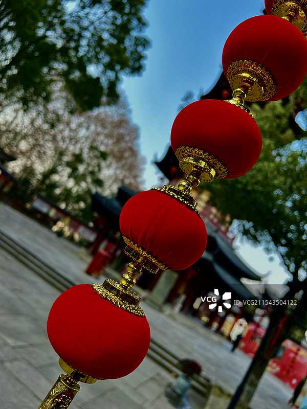 寺庙院内的红灯笼图片素材