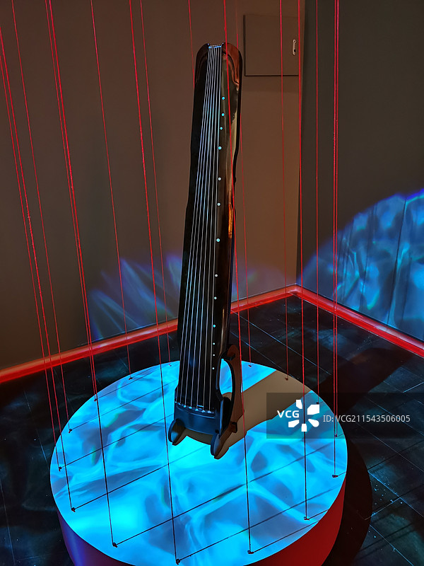 大观楼里的古琴图片素材