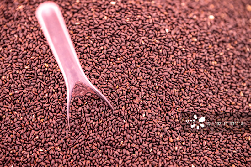 四川省绵阳市货摊售卖的黑米，黑豆图片素材