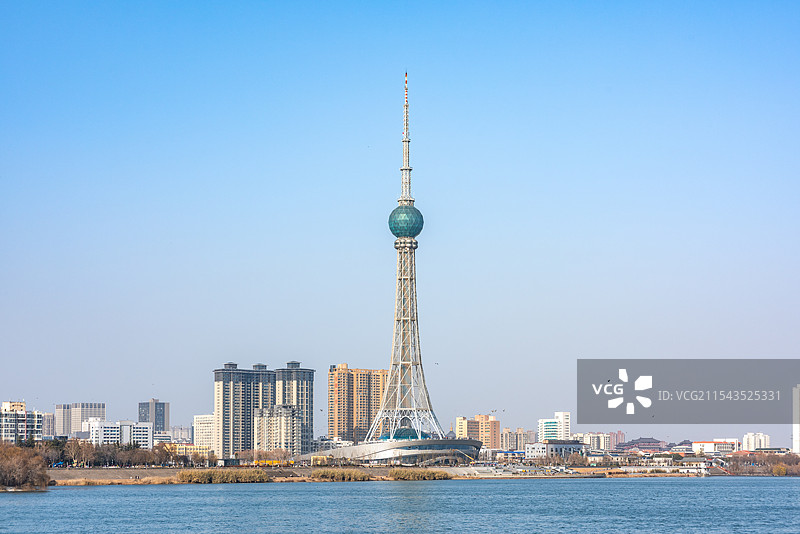 河南省洛阳市中原明珠广播电视塔和洛河沿岸城市风光图片素材