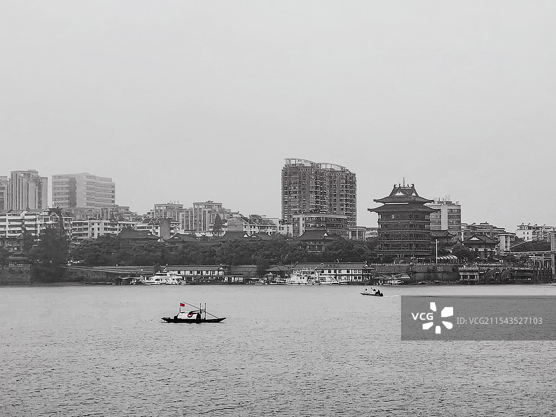 黑白~晨曦中的富春江畔图片素材