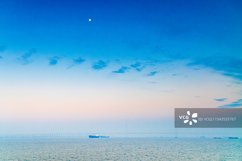 黎明-沪苏通长江公铁大桥风光图片素材