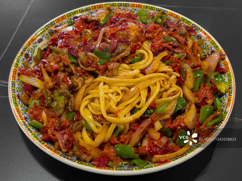 新疆拌面 美食 过油肉 辣皮子拌面图片素材