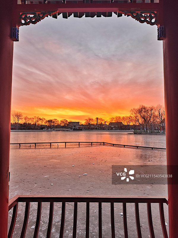 窗外的火烧云·什刹海图片素材