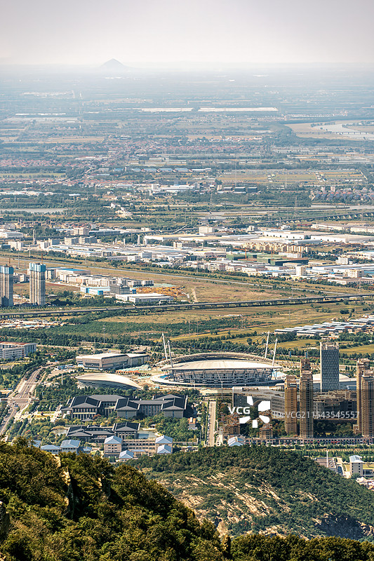花果山上远眺连云港体育馆图片素材