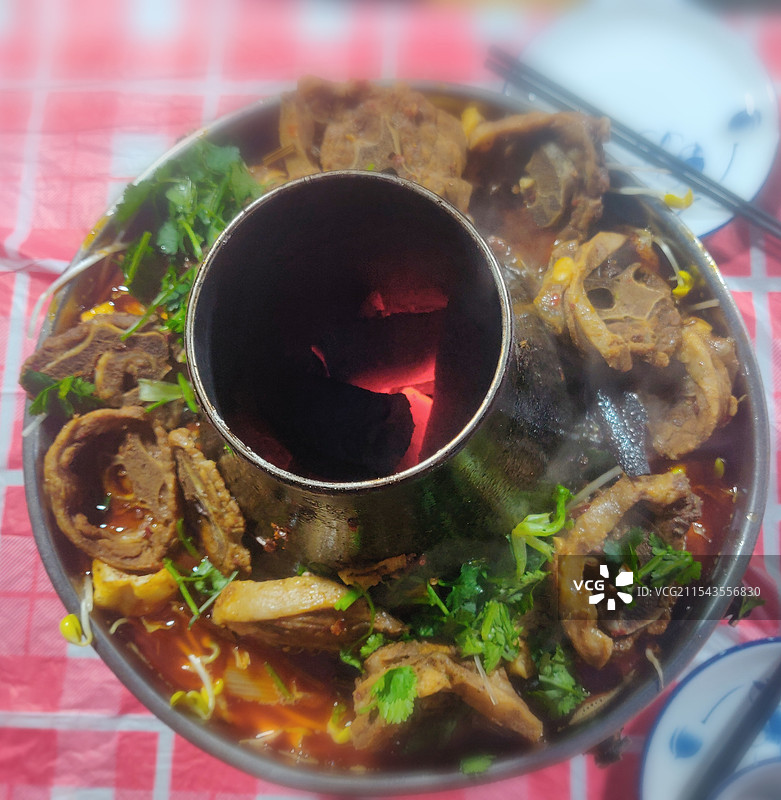 老北京羊蝎子羊肉铜火锅图片素材